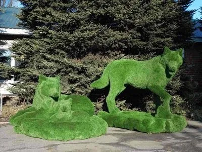 Топиари Семья волков отдых на опушке